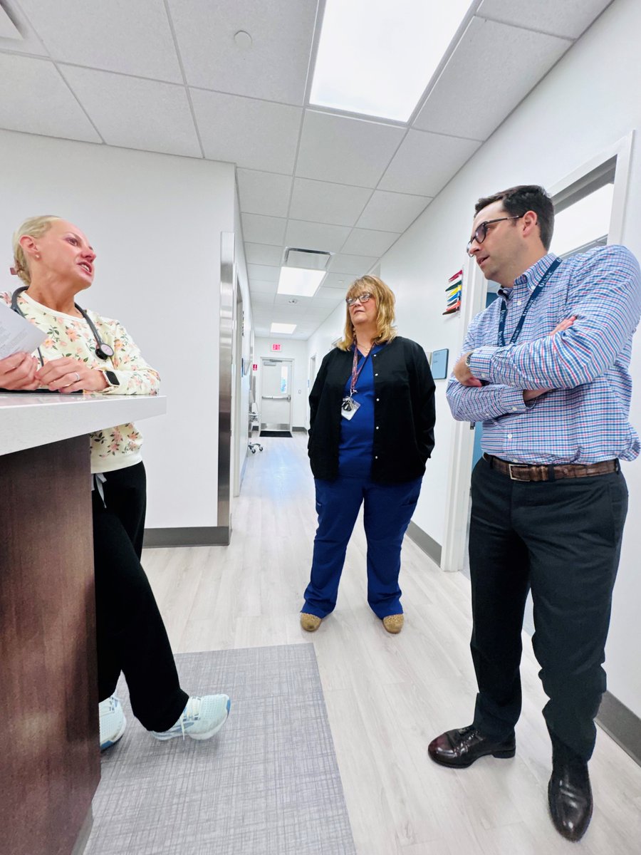 ummc_opr's tweet photo. Dr. John Shaughnessy, UMMC vascular surgeon, was all smiles &amp; handshakes during OPR outreach in Forest, MS — networking with providers to build strong referral relationships &amp; expand access to vascular care. 
🥼🤝🥼
@ummcsurgery https://t.co/e12XBVQ8sA