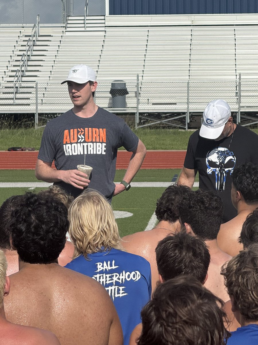 GTEagleFootball's tweet image. Thanks for Jackson Champion from @txcelebration church coming by with Gatorades for our #ChampionsCamp athletes! Another former Eagle serving and giving back to his community! #GTDNA #EFND @CoachGriffGHS @jacksonchampion