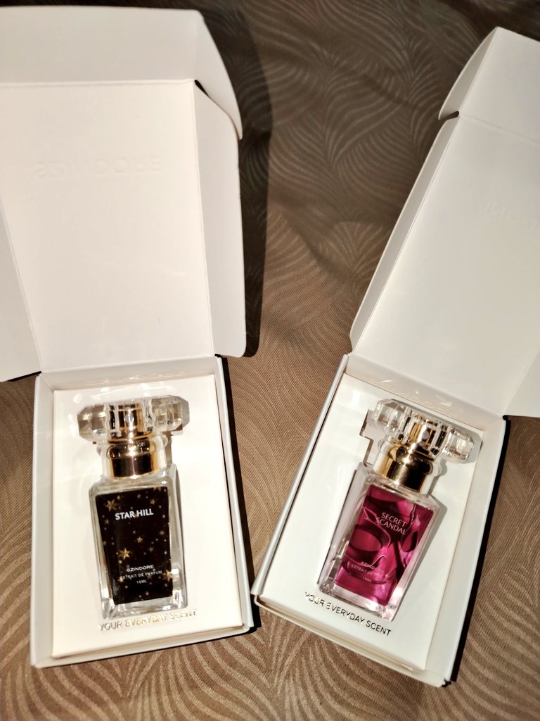 JemsSweets's tweet photo. Apa yang best:
✨ Tahan 8–10 jam
🎁 Packaging sgt cantik, sesuai untuk hadiahkan BFF (or diri sendiri hehe)
Ada kat shopee:
1. https://t.co/sT4sM7jImr
2. https://t.co/ZidkjJPzGe
#szindorewomen #szindorereview #szindore #perfumereview #victoriasecret #scandalous #bbw #inthestar https://t.co/AGiq1d2gDm