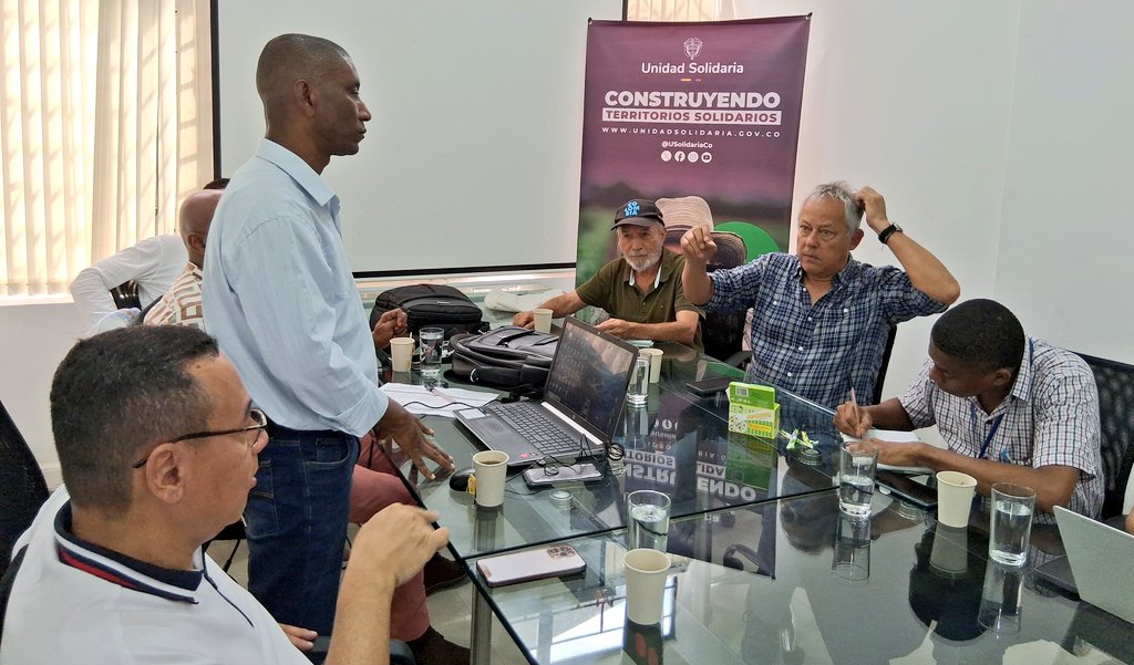 UsolidariaCo's tweet photo. #Buenaventura | Nos reunimos con directivos de @Coompacto20, con el fin de analizar aciertos y metas proyectadas al segundo semestre de 2025, y así aumentar el número de beneficiados, para seguir aportando al fortalecimiento de la economía local. https://t.co/Gc3EmZ0YhM