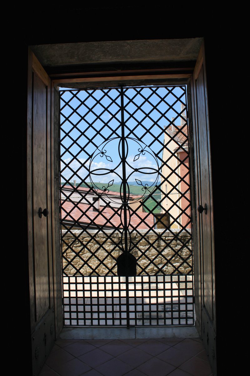 GabrieleRomanow's tweet photo. #volturara #paese #town #puglia #foggia #church #chiesa #santamaria #italy #photography #door #entrance
one of the entrance doors of the Church of Santa Maria in the town of Volturara (Puglia, Italy)
https://t.co/wFAgKo4qpd https://t.co/11mRUV8YaZ