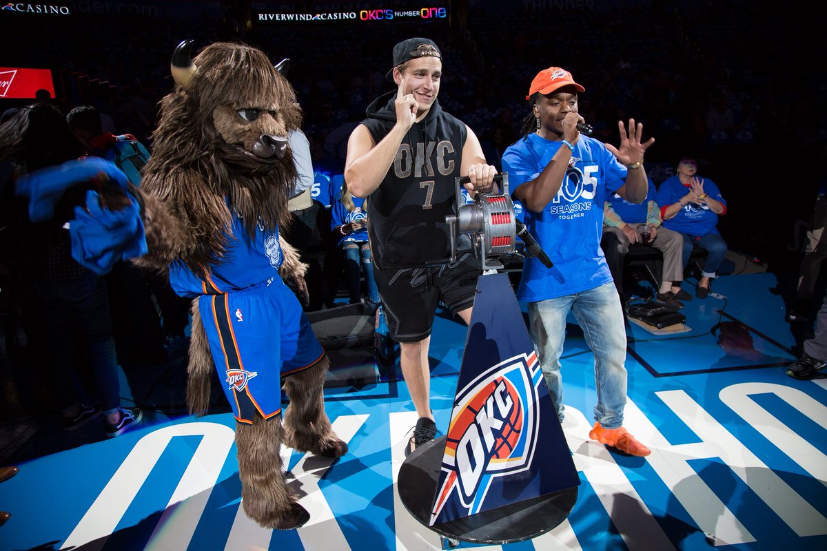 Sound the siren, it’s game day. Let’s finish this. #ThunderUp