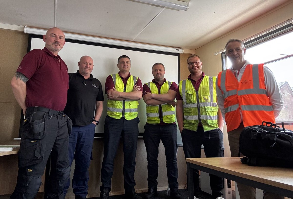 Great couple of days on-site at Kingsland Drinks in Manchester this week. @PEMAC's Andrew Smith delivered Application Core Training to the team, helping them get even more value from our CMMS software.

#CMMS #Training #Maintenance #KingslandDrinks #PEMAC #Elecosoft