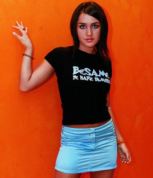 DMForoUnivision's tweet photo. 🔙 13.07.2004 @DulceMaria iniciaba grabaciones de “Rebelde” 👔🎬 interpretando su icónico personaje de “Roberta Pardo” ❤️‍🔥 https://t.co/geU710Wbg5