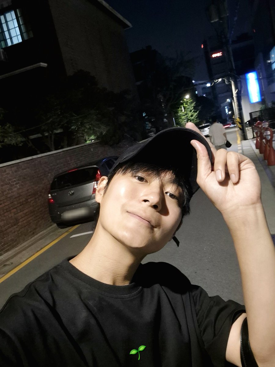 sprout__bana's tweet photo. 250617 시선, 서초를 담다 🐺 퇴근길 

화장 안 했다고 부끄러워하다가도 셀카 찍어달라는 팬의 말에 흔쾌히 찍어주시는 우리 배우님..🥹❣️

#차서원 #이창엽 https://t.co/eBF4XmnPa1