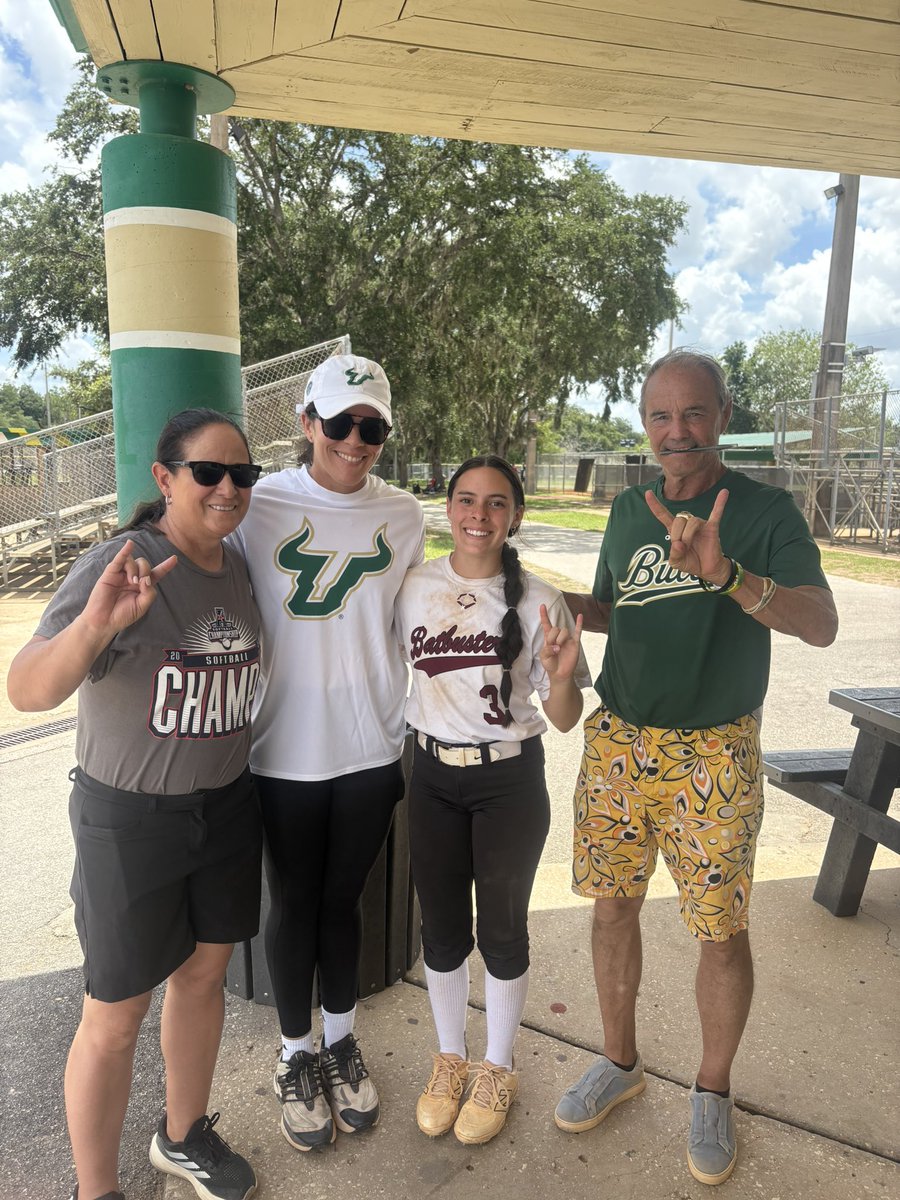 KLo2027's tweet photo. What an awesome time I had at the @USFSoftball Elite high school prospects camp! I loved all the drills we did to make us into better players! Thank you Coach Eriksen, @CoachKarlaUSF , @SBCoachNavi , Coach Jim. https://t.co/AvqeHh596i