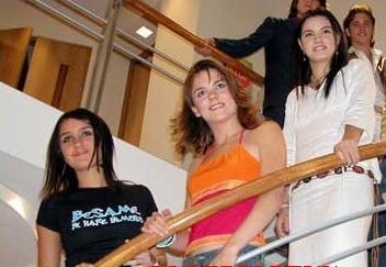 DMForoUnivision's tweet photo. 🔙 13.07.2004 @DulceMaria iniciaba grabaciones de “Rebelde” 👔🎬 interpretando su icónico personaje de “Roberta Pardo” ❤️‍🔥 https://t.co/geU710Wbg5