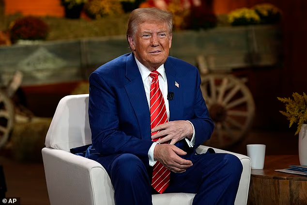 MyWanderingEyes's tweet image. This was the pic I was referring to, look at the left side of his face #drooping early signs of a stroke.

dailymail.co.uk/news/article-1…