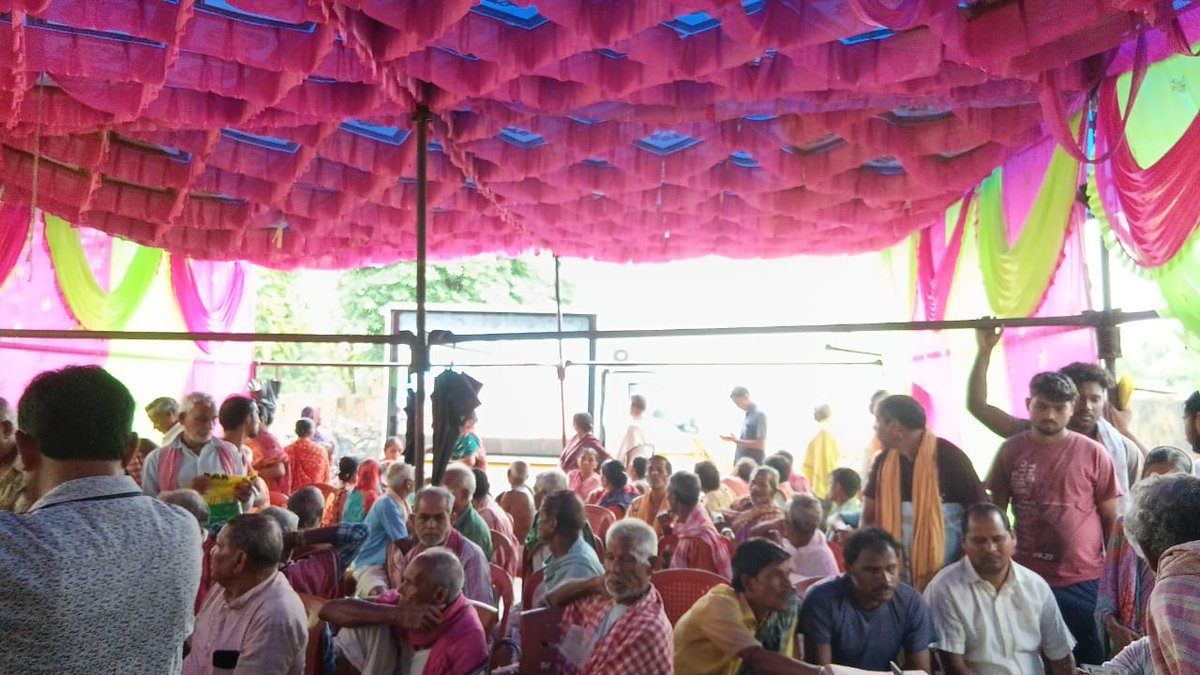 bdo_ullunda's tweet photo. Welcoming Bikash Bahan at Nimna GP under Ullunda Block.  Various scheme benefit has been given to eligible beneficiaries.  
#BikashBahanYatra #OneYearOfMohanMajhi #BarshaEkUpalabdhiAnek
@zp_subarnapur
@DM_Subarnapur 
@prdw_odisha
@cmo_odisha
@ipr_odisha
@HFWOdisha https://t.co/MMafwB0MIT