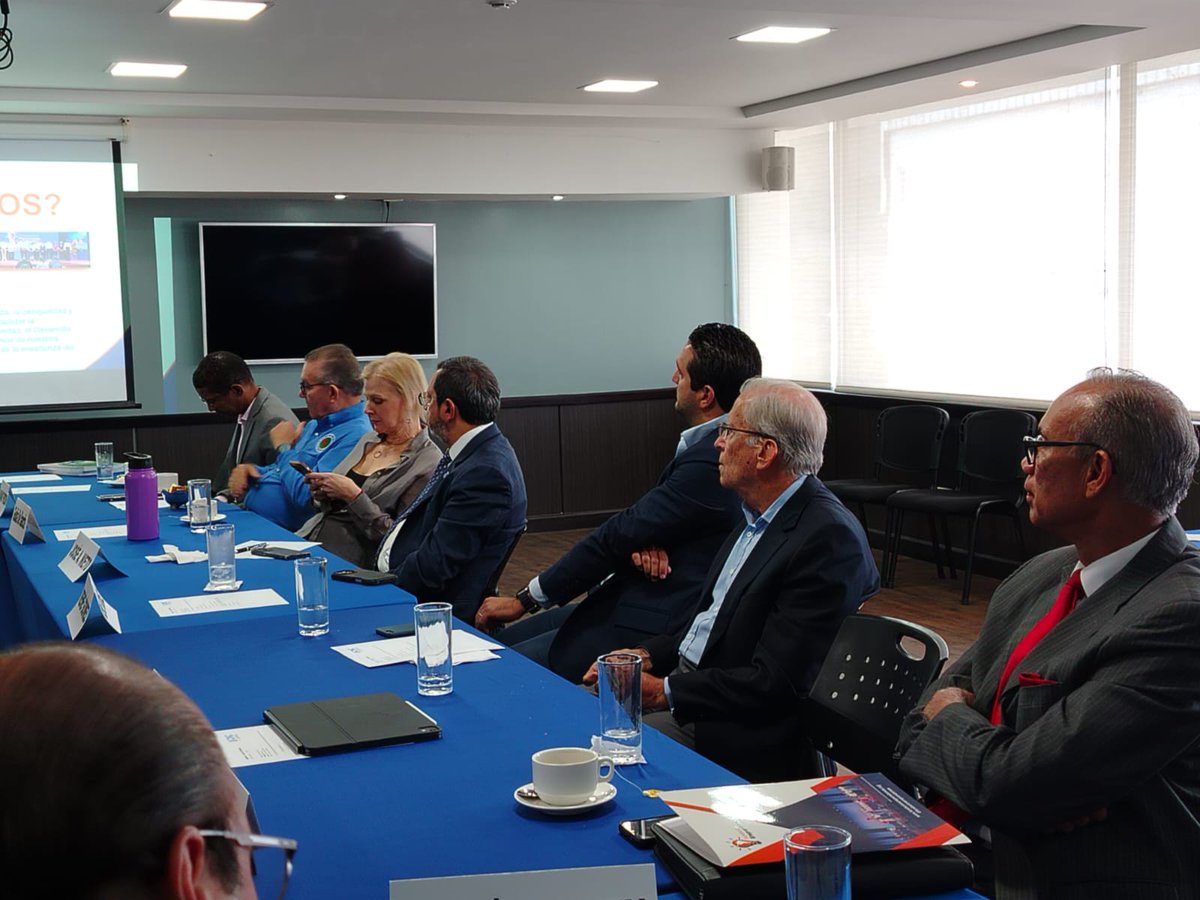 📌El día de ayer celebramos la Reunión No. 2 de la Junta de Síndicos del CNC, con aportes clave de nuestros miembros y la presentación de Moisés Cohen sobre el trabajo de @FundacionEmprendamos en pro del emprendimiento y la competitividad. 🇵🇦