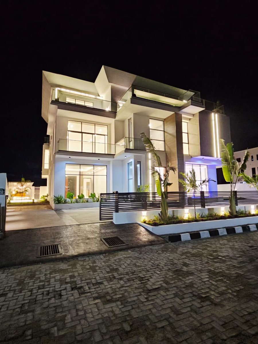 GodwyneGreg007's tweet image. CONTEMPORARY GRANDEUR IN OSAPA LONDON, LEKKI
₦1.68 Billion | 5 Bed | 5.5 Bath | Detached Duplex

Experience luxury redefined in this newly built masterpiece, nestled in the heart of Lekki.
Calls/WhatsApp: +2348034517564
#RealEstate #osapalondon #luxuryproperty