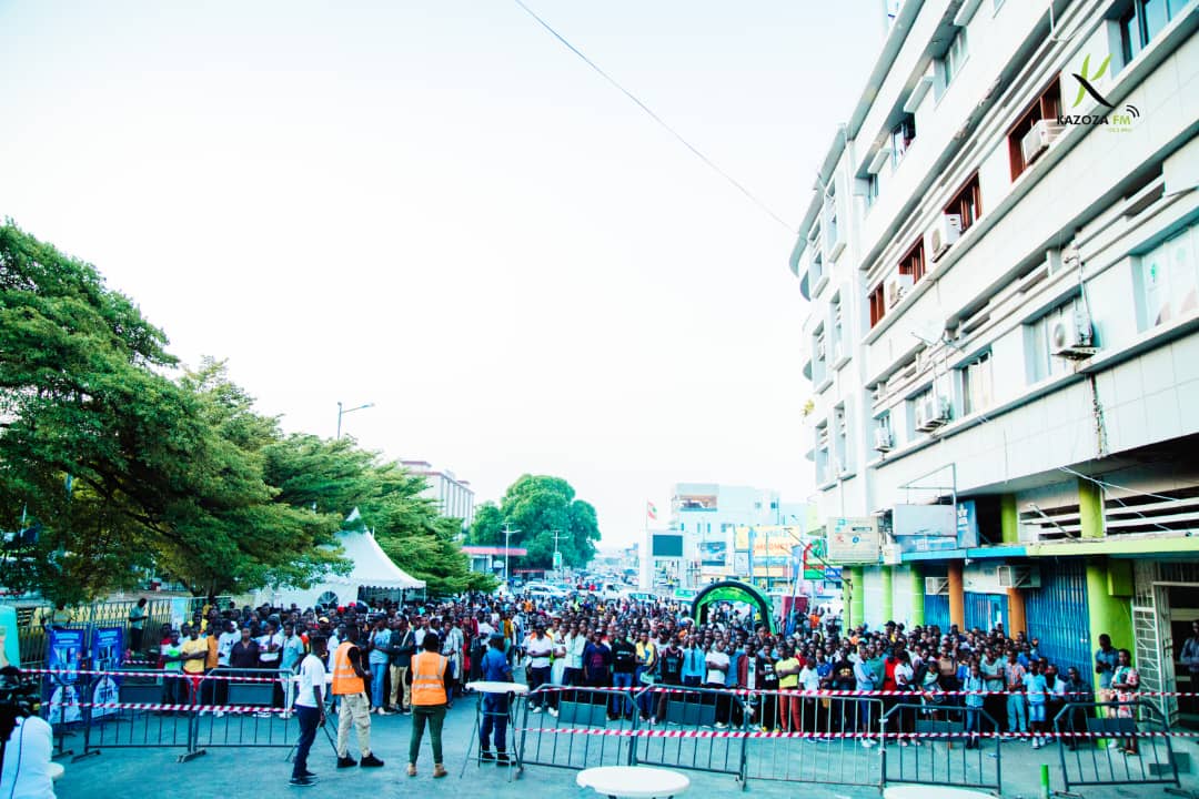 Sir_Umuhirwaa2's tweet photo. 🥵🎶 Ejo nkaya masaha bizoba vyifashe uko kuri place de l'indépendance .
Twese muri show ya #KaSummerSong 🔥🏆

Entrée gratuite ‼️
Nta mpavu yo gusiba bandugu ❤️‍🔥 https://t.co/DiGOQtvHy3