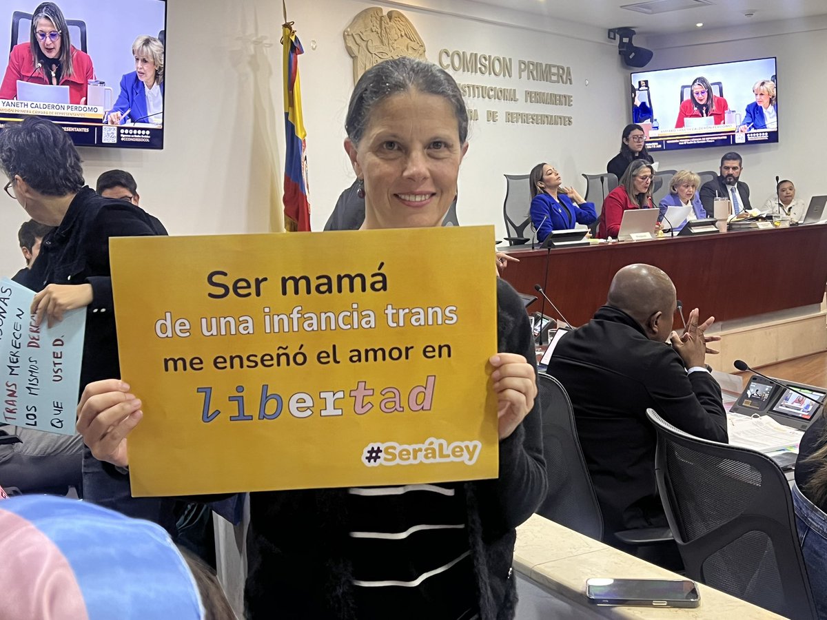 Las mamás de las personas trans también esperan que su hijx siempre llegue bien a casa.
La familia debe ser ese lugar donde el amor y el respeto sean lo primero.

Hoy, nuestra responsabilidad como sociedad es reconocer que existen familias diversas.
Que un hogar no siempre está