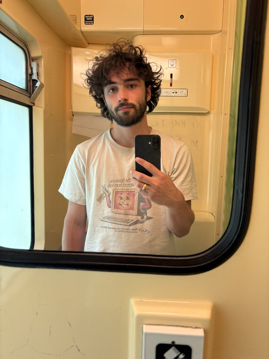 alfietempleman's tweet photo. #frenchtrain https://t.co/euJerRsNFd