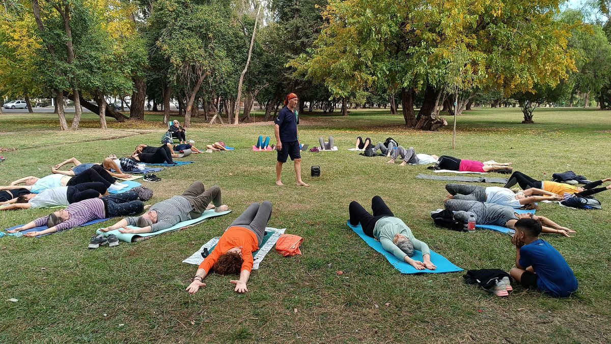 #Yoga al aire libre por la paz: una invitación abierta a conectar cuerpo y mente🧘‍♀️

En el marco del Día Mundial del Yoga, el sábado 21 de junio, se desarrollará una clase guiada por el profesor Roberto Sánchez, desde las 14.30, en el Parque San Martín.

mendoza.gov.ar/prensa/yoga-al…