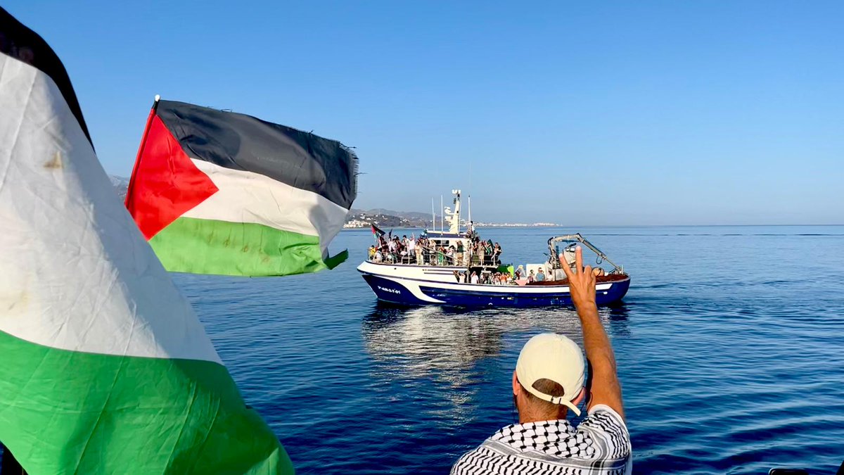 Özgürlük Filosu Koalisyonu, 2008’den bu yana düzenlenen filolarla Gazze ablukasını denizden kırmaya çalışıyor. Vicdan ve Madleen gemileri ise bu mücadelenin en güncel örneklerini sunuyor.

Ekrem Kubilay Karadeniz (<a href="/kubilaykrdnz/">Kubilay</a>) Platform için yazdı.

🔗 platform.ilke.org.tr/analiz/uluslar…