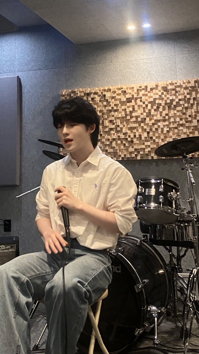 blinghoon1215's tweet image. 본업적.