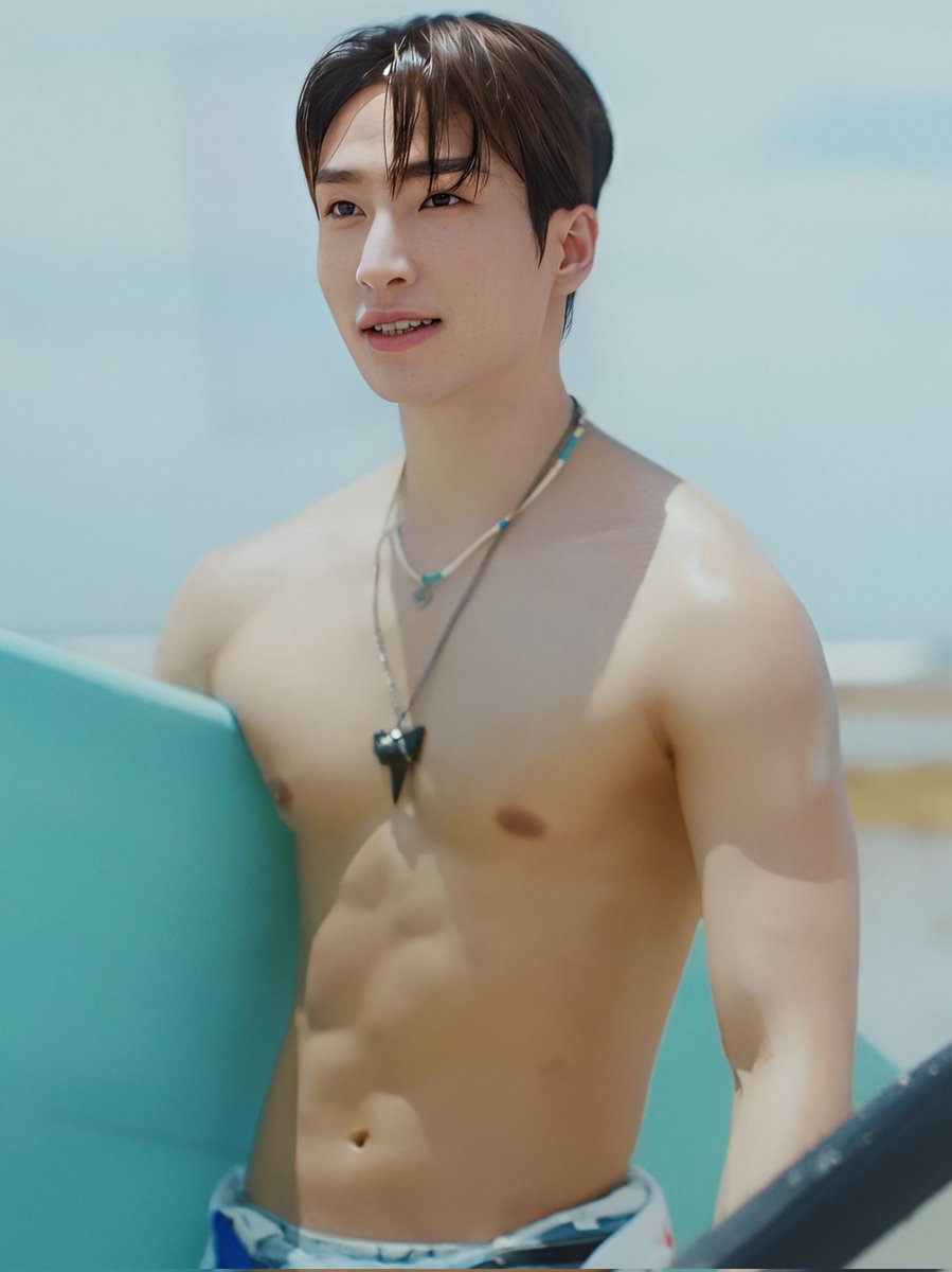 Ada yang mau dientot memeknya sambil ciuman ?