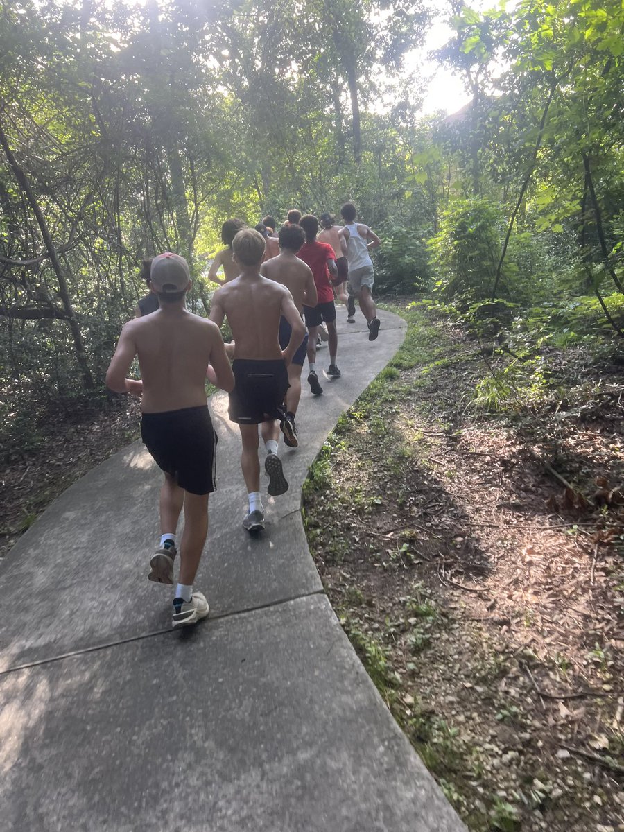 KParkBoysXC_TF's tweet photo. Building a championship culture one mile and one rep at a time. ๐โโ๏ธ๐ช
Kingwood Park XC doesnโt just run โ we grind. #KPXC #ChampionshipMindset #RunLiftRepeat https://t.co/u6QZX8FAL3