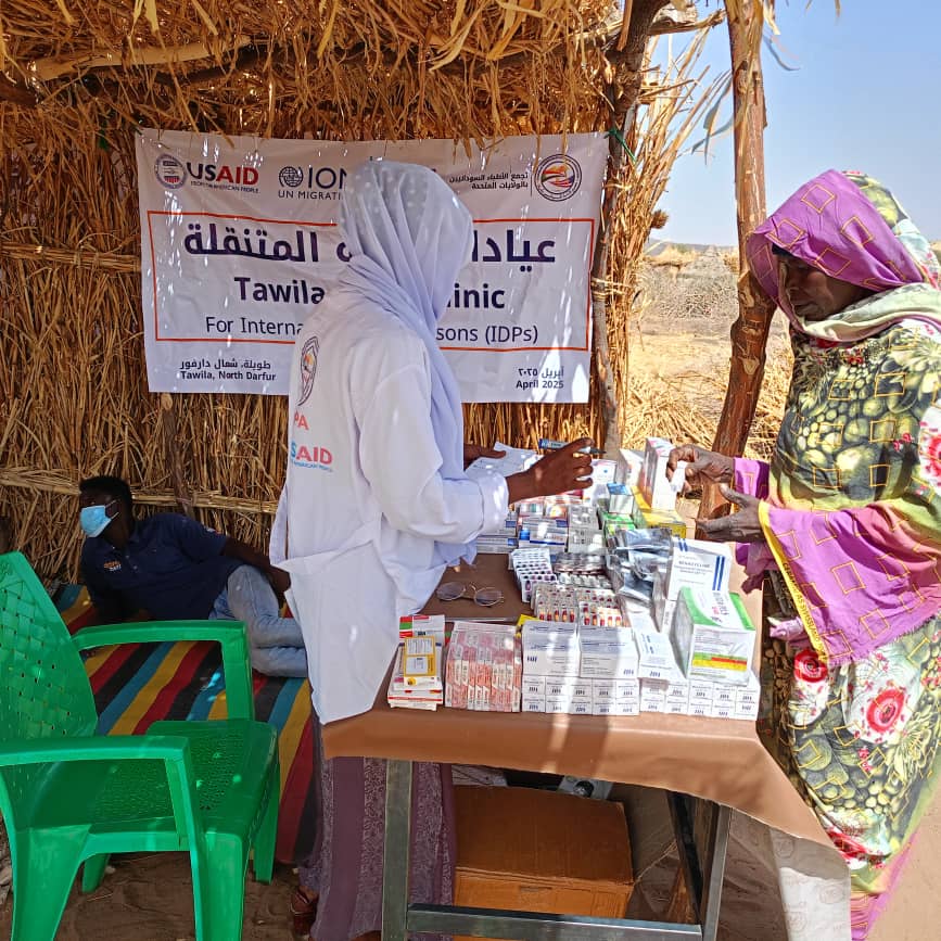 IOMSudan's tweet image. Mass displacement in North Darfur is straining health services, putting families at risk. Through its Rapid Response Fund IOM & @SAPA_ORG are:
✅ Running mobile clinics in 12 villages
✅ Rehabilitating 4 clinics
✅ Reaching 11,661 people with vital care
Made possible by USAID
