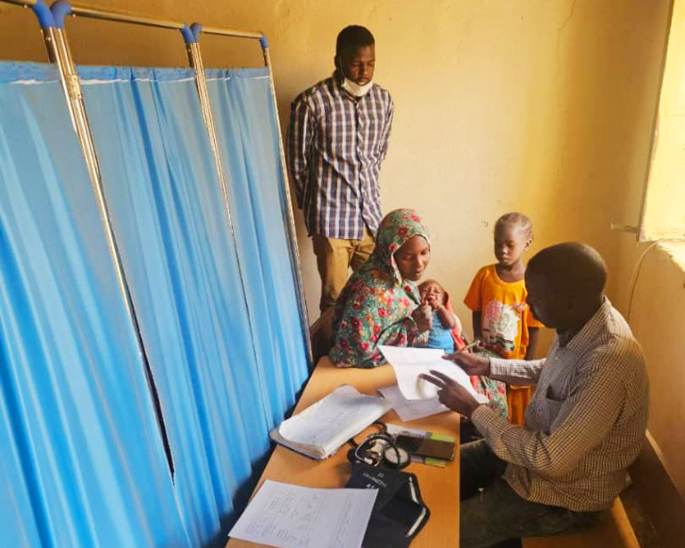 IOMSudan's tweet image. Mass displacement in North Darfur is straining health services, putting families at risk. Through its Rapid Response Fund IOM & @SAPA_ORG are:
✅ Running mobile clinics in 12 villages
✅ Rehabilitating 4 clinics
✅ Reaching 11,661 people with vital care
Made possible by USAID