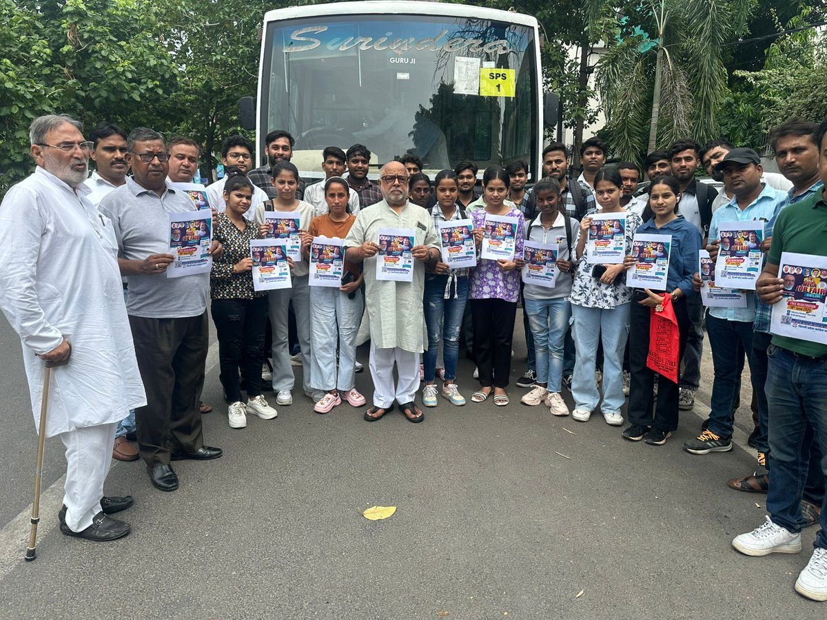 hsgmla's tweet photo. दिल्ली काँग्रेस द्वारा आयोजित रोजगार मेले में हजारों युवक-युवतियों ने राहुलजी को उनकी उपस्थिति में जन्मदिन की मुबारकबाद दी और उन्हें 100 ज्यादा कंपनियां द्वारा रोजगार अवसर प्रदान करवाने के लिए धन्यवाद किया. @RahulGandhi @devendrayadvinc https://t.co/wBdnmG2Ji4