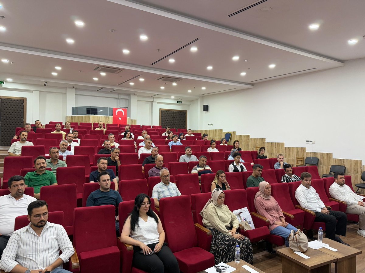 📚 2024-2025 Eğitim Öğretim Yılı Sene Sonu Değerlendirme Toplantısı

Kaymakamımız Sn. Nurullah Cemil Erciyas’ın Başkanlığında, Kurum Amirlerimiz ve Okul Müdürlerimizin katılımıyla sene sonu değerlendirme toplantısı gerçekleştirildi. Eğitim sürecinin genel durumu ele alınarak yeni