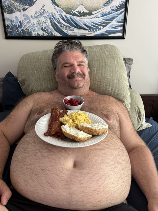 Watch Fatboybey's leaked NSFW photo on TwXstars