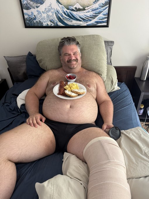 Watch Fatboybey's leaked NSFW photo on TwXstars