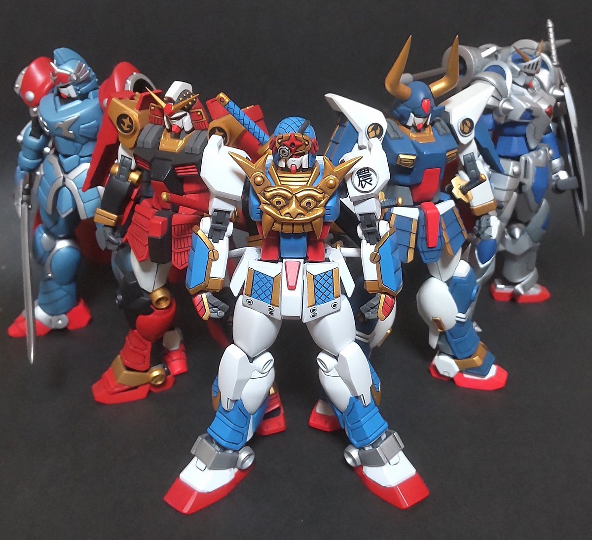 「ガンダム5機確認!」ｲﾔﾏﾃw

ふむ…満足!(≧∇≦)b

次回予定の[コマンド]さんは毛色が違いすぎて手こずりそうですが…

今現在1番やりたいのは[斎胡]だったり…
イメージ的には1/100の小型MSくらいのサイズなのですが…
媒体やシーンによってコロコロサイズが違うんだよなぁ…(-_-;)