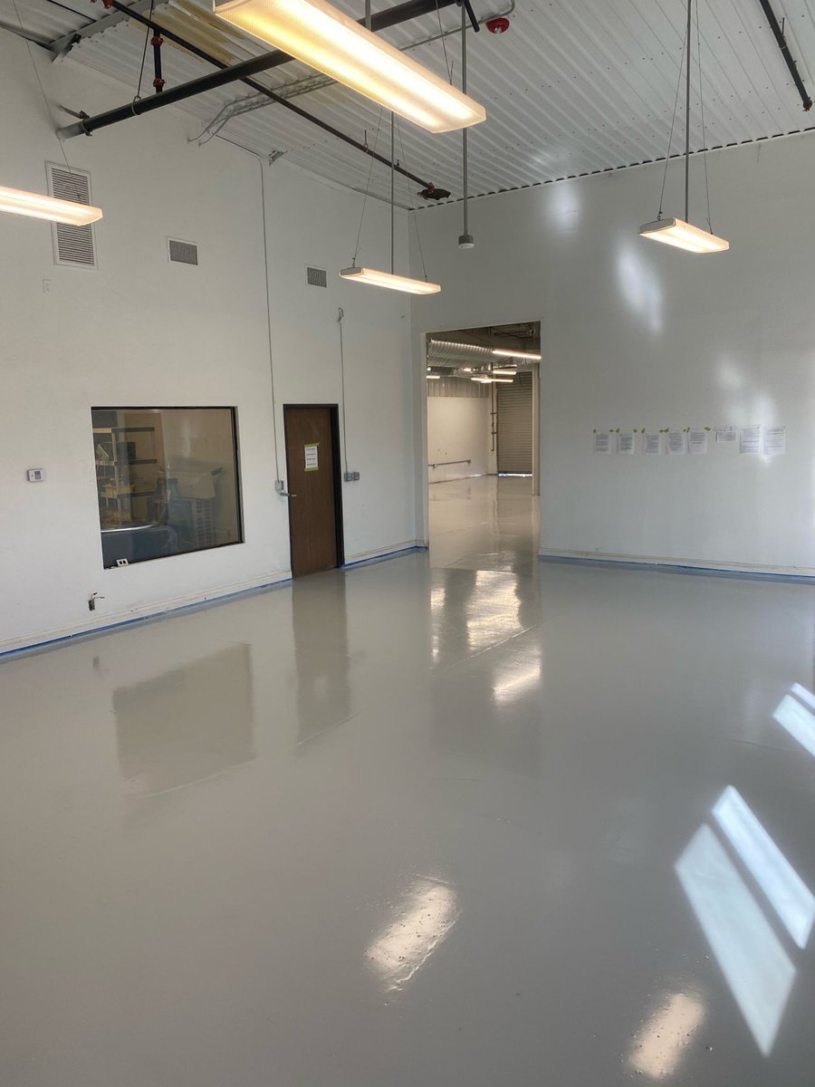 StaticWorx's tweet photo. When the team at Accurate Extraction walked into their new building, they saw a space in such rough shape that they considered tearing it down. With a skilled contractor, they turned it into a high-performance lab/manufacturing facility. Floors: GroundWorx Ultra Gen 3 ESD epoxy. https://t.co/0q6nxpUjov