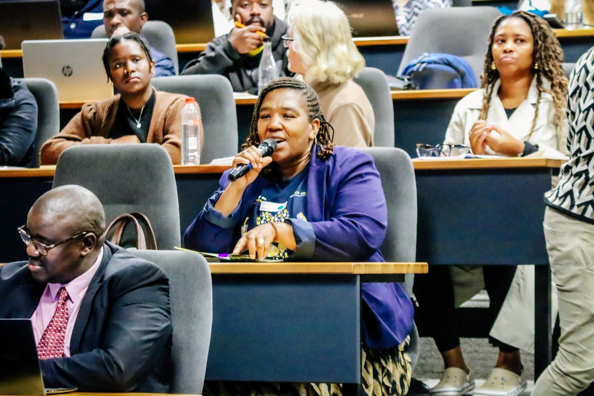 Great dialogue at NMU Business School on Africanising the Science curriculum through multilingualism &amp; indigenous knowledge. Thank you Dr Nomalungelo Ngubane (UFS) for your insights. Together we shape inclusive, relevant education! 🌍 #nmuscience #africanisation #mandelauni