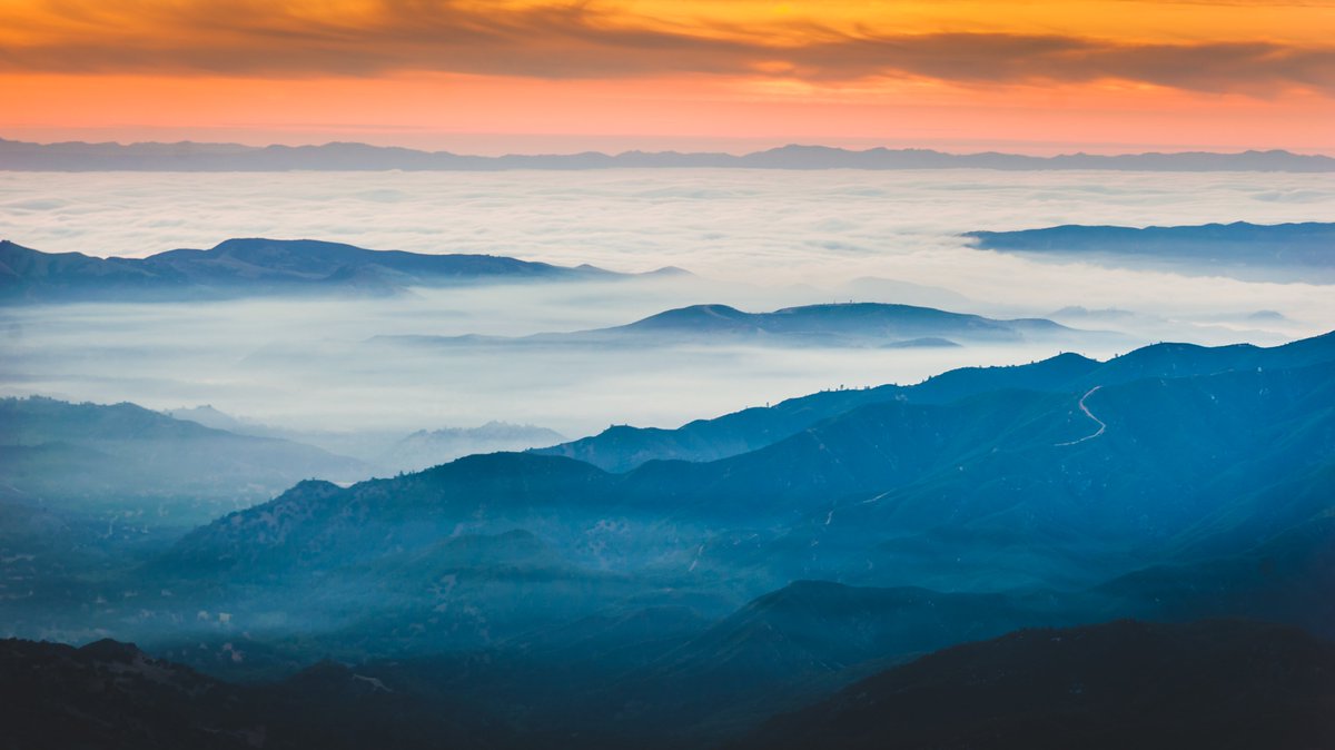 J_pxlr's tweet image. This was the last album I shot before stepping away from professional photography in 2018.
I spent over a decade chasing moments like this one: Climbing to mountaintops before dawn, hauling gear through sand and snow, sleeping in the car, waking in the dark. Every frame was a…