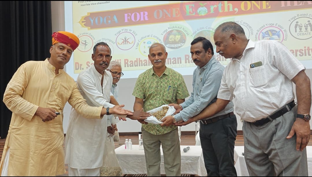 There is a special opportunity to plant seeds in Adra Nakshatra from 22 June to 06 July 2025. Due to increased moisture in Adra Nakshatra, the seeds are more fruitful. Vice Chancellor Professor Prajapati called for maximum participation in this campaign.  #