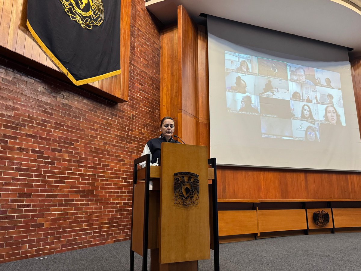 "Un tema crucial que atraviesa los ámbitos académicos y clínicos es la violencia en la formación médica. Todos debemos trabajar en crear entornos sanos", Dra. <a href="/anacsepulveda_v/">Ana Carolina Sepúlveda</a> en la Reunión con Jefes de Enseñanza de Posgrado