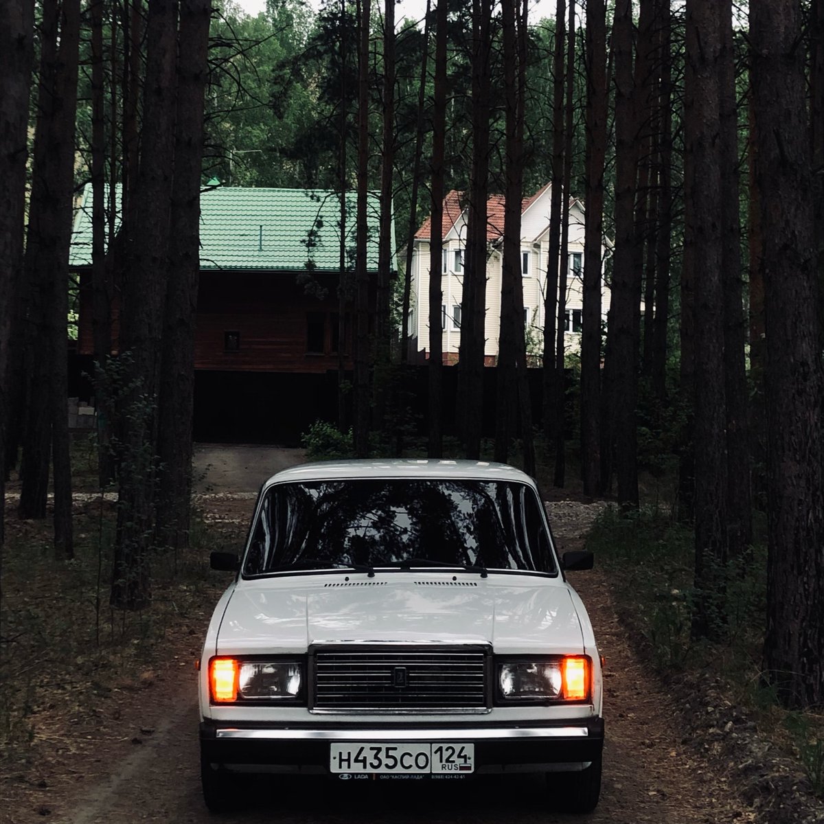 Есть 19-летний Матвей Кириллов. Учился в техникуме, работал курьером и фанател от своих жигулей. Пару раз подвез приятелей, чтобы подзаработать и закрыть долг за сабвуфер, который он прикупил в те самые жигули. Он заработал 10 тысяч рублей и получил 14 лет срока