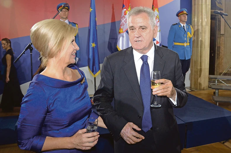 Gde je novac od Fondacije Dragica Nikolić?
Desetine milioni evra su prošli kroz fondaciju, a ništa nisu pomogli bolesnoj deci, sirotištima i ostalim ugroženima. Gde je završni račun, ulaz i izlaz novca? Gde je završio novac od reketiranja privrednika?