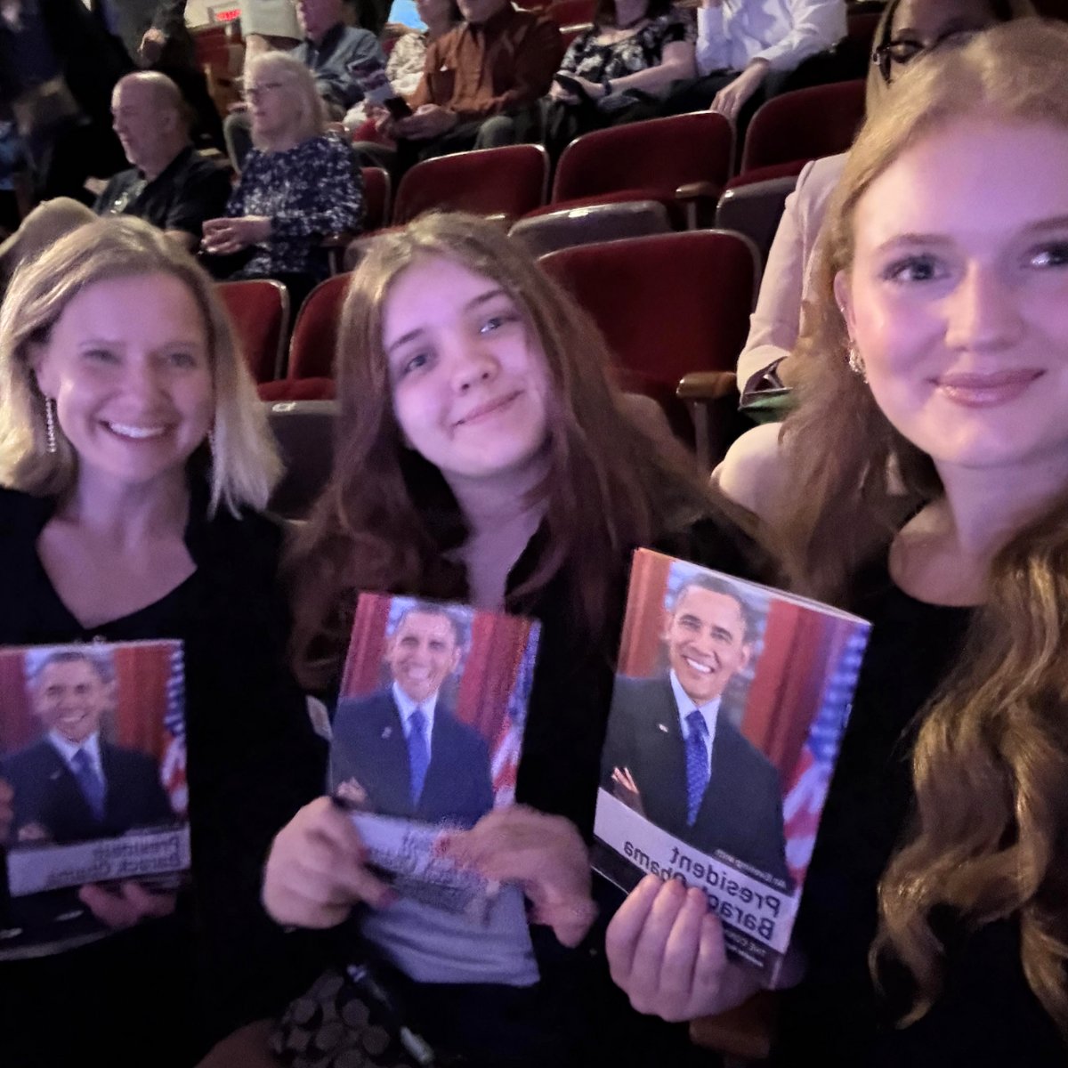 BritaBelli's tweet image. “I’m still the hope guy.”
Two nights ago I had the great privilege of taking my daughters to see President @BarackObama in conversation with historian @HC_Richardson at the Bushnell in Hartford.
He offered a perspective that only he can on the moment we are in -- how we got…