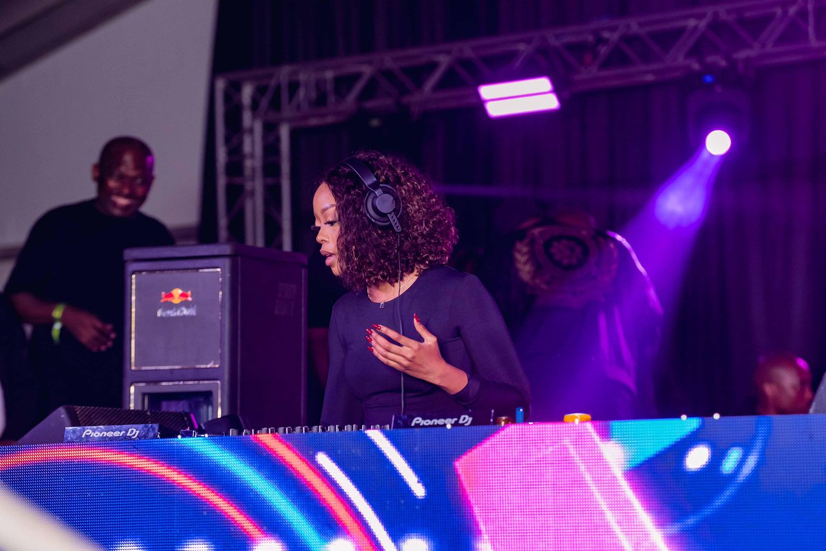 MPUMIMLAMBO_'s tweet photo. Let me house you 🎵 🎧!
Last Saturday e Mandeni #AllBlackExperience ☺️ https://t.co/hjQnV8X9WE