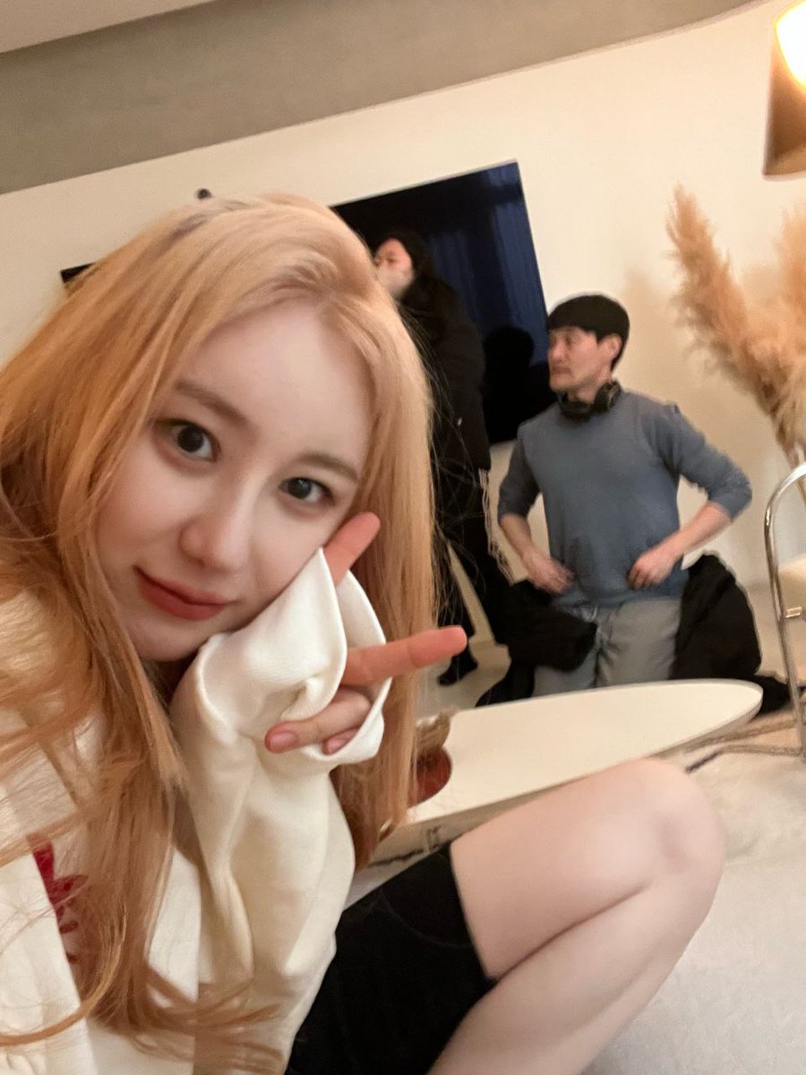 forleechaeyeon_'s tweet photo. Yu Chaerin in the house 🏠 

#풋풋한로맨스 #이채연_풋풋한로맨스 #freshromance #YuChaerin  #이채연 #LEECHAEYEON https://t.co/ybCefp0x0W