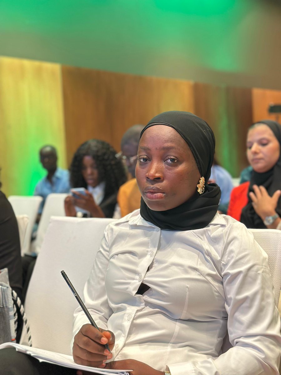 AfrikajomCenter's tweet photo. 📢🎙️#ConfCEDEAO2025
Depuis hier jusqu'au2⃣0⃣ juin, Dakar est le cœur battant de la @ecowas_cedeao👇
En l'espace de 3 jours, la capitale du #Senegal🇸🇳, est la capitale de l’Afrique de l'ouest
#ConfCEDEAO2025 #OneECOWASOneVoice #ECOWASat50 #CedeaoDesPeuples #GoldenJubilee https://t.co/5vdcSzOMFI