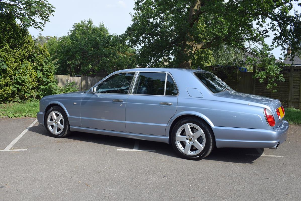 hanwellsnet's tweet photo. 2003/03 Bentley Arnage R Mulliner. Finished in stunning Fountain Blue with electric sunroof and 19 inch Arnage T alloys. The interior is special order Nautic Blue. Only 29,000 miles with full history,  immaculate condition throughout. https://t.co/qsavcMdCm7 https://t.co/DnCuHoRjf6
