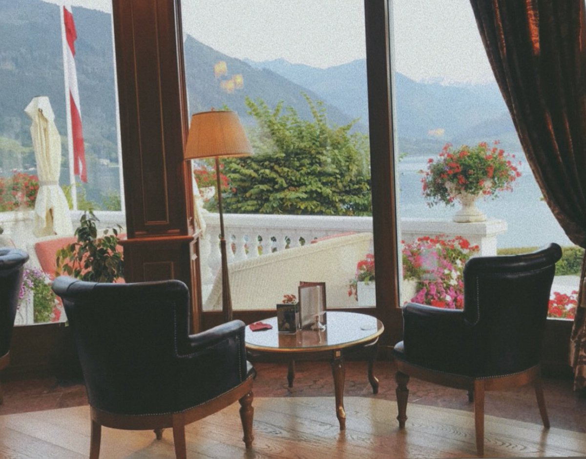 "بين الضَلوع العوّج محّمي و مَصيون حبٍ بقلبـي و الملآ يجّهلونه"🔐♥️