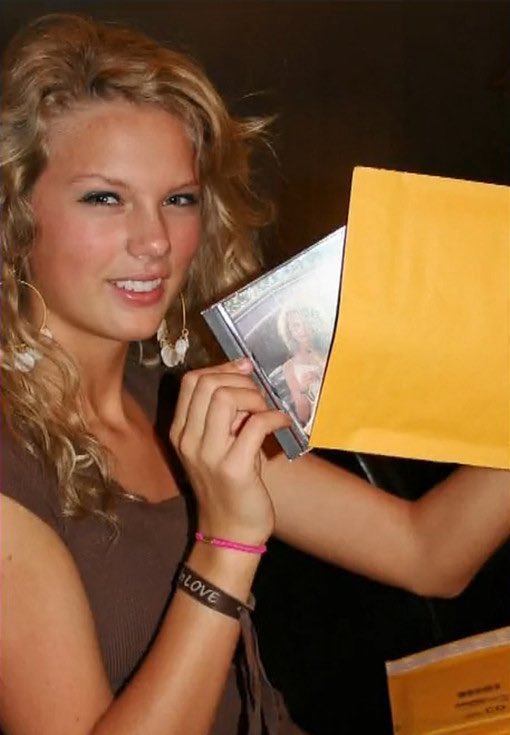TSwiftLA's tweet image. 🎵| 19 years ago, on June 19, 2006, Taylor Swift released her debut single "Tim McGraw"! #19YearsOfTaylorSwift