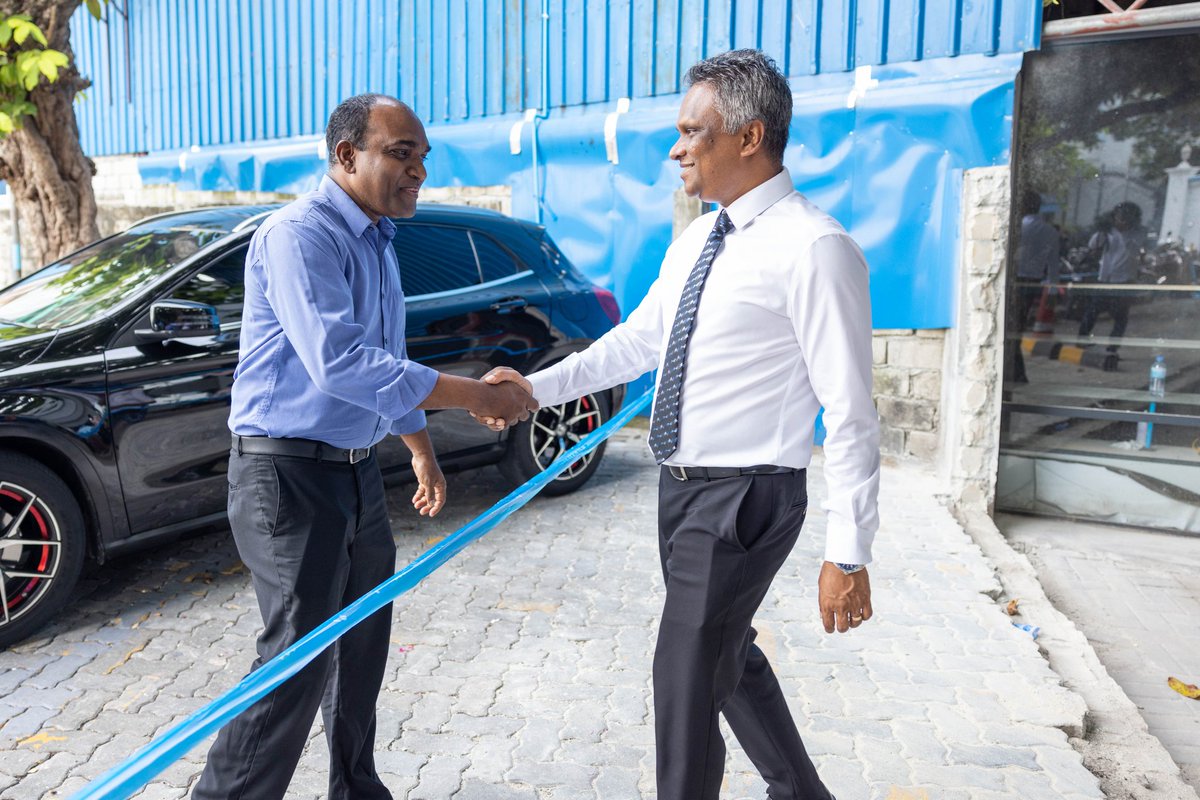 Malé City Council (@malecitymv) on Twitter photo ދަންޑެހެލު ޕާކިންގ ތެރޭގައި މަސްތުވާތަކެތި ބޭނުންކުރުމާއި ޕާކިންގ ތެރެއަށް ކުނިއަޅާ މައްސަލަ ހައްލުކުރުމުގެ ގޮތުން އެތަނުގެ ފާރުތިރިކޮށް އެ ސަރަހައްދު ޒީނަތްތެރިކުރުމުގެ މަސައްކަތް ކުރިއަށްދާގޮތް މޭޔަރ <a href="/adamazim/">Mayor of Male’ City - Adam Azim</a> ބައްލަވާލެއްވުން ދަންޑެހެލު ޕާކިންގ ތެރޭގައި މަސްތުވާތަކެތި ބޭނުންކުރުމާއި ޕާކިންގ ތެރެއަށް ކުނިއަޅާ މައްސަލަ ހައްލުކުރުމުގެ ގޮތުން އެތަނުގެ ފާރުތިރިކޮށް އެ ސަރަހައްދު ޒީނަތްތެރިކުރުމުގެ މަސައްކަތް ކުރިއަށްދާގޮތް މޭޔަރ <a href="/adamazim/">Mayor of Male’ City - Adam Azim</a> ބައްލަވާލެއްވުން