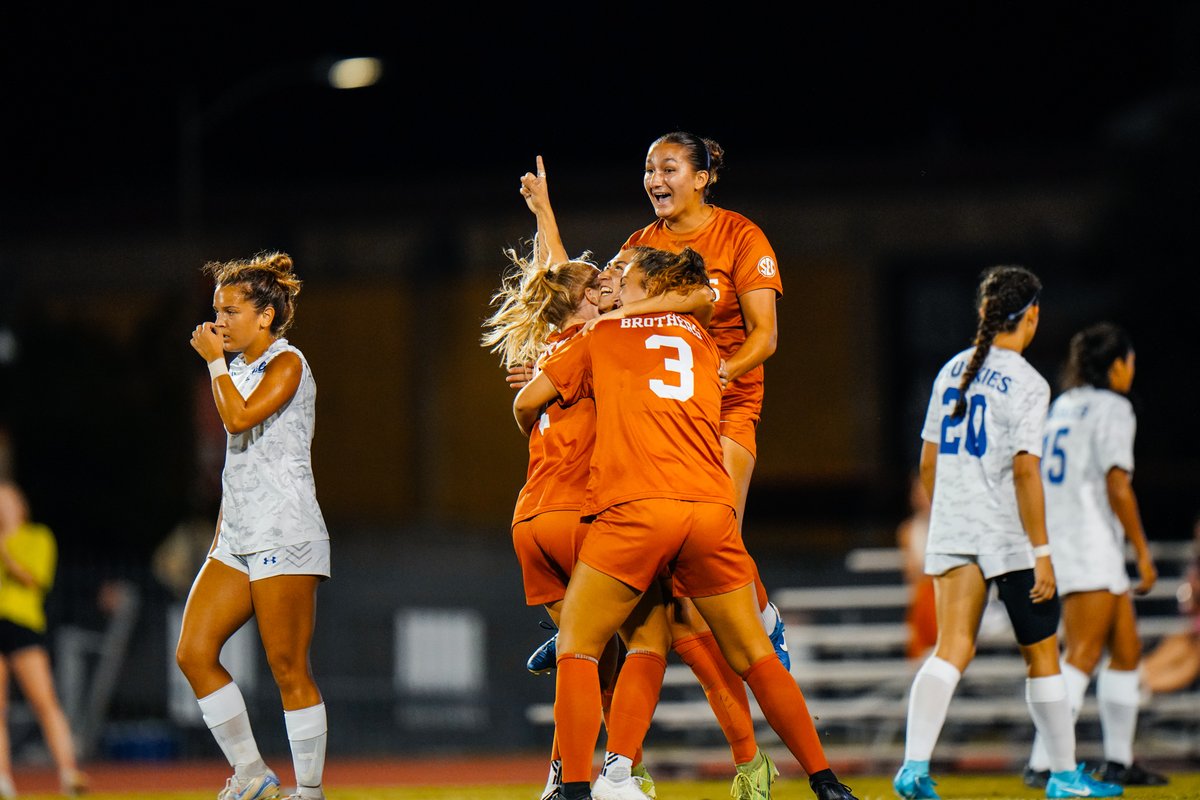 happy birthday Rosa 🥳🤘

#HookEm | #RunWithTexas