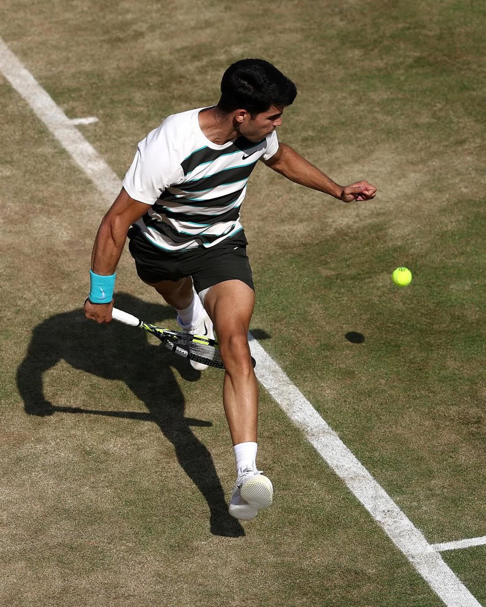Primer set ➡️ Carlitos ✅

Continúa la batalla entre 🇪🇸 en el #hsbcchampionships donde Alcaraz se lleva la primera manga por 6-4 ante Munar

📸 Carlos Alcaraz