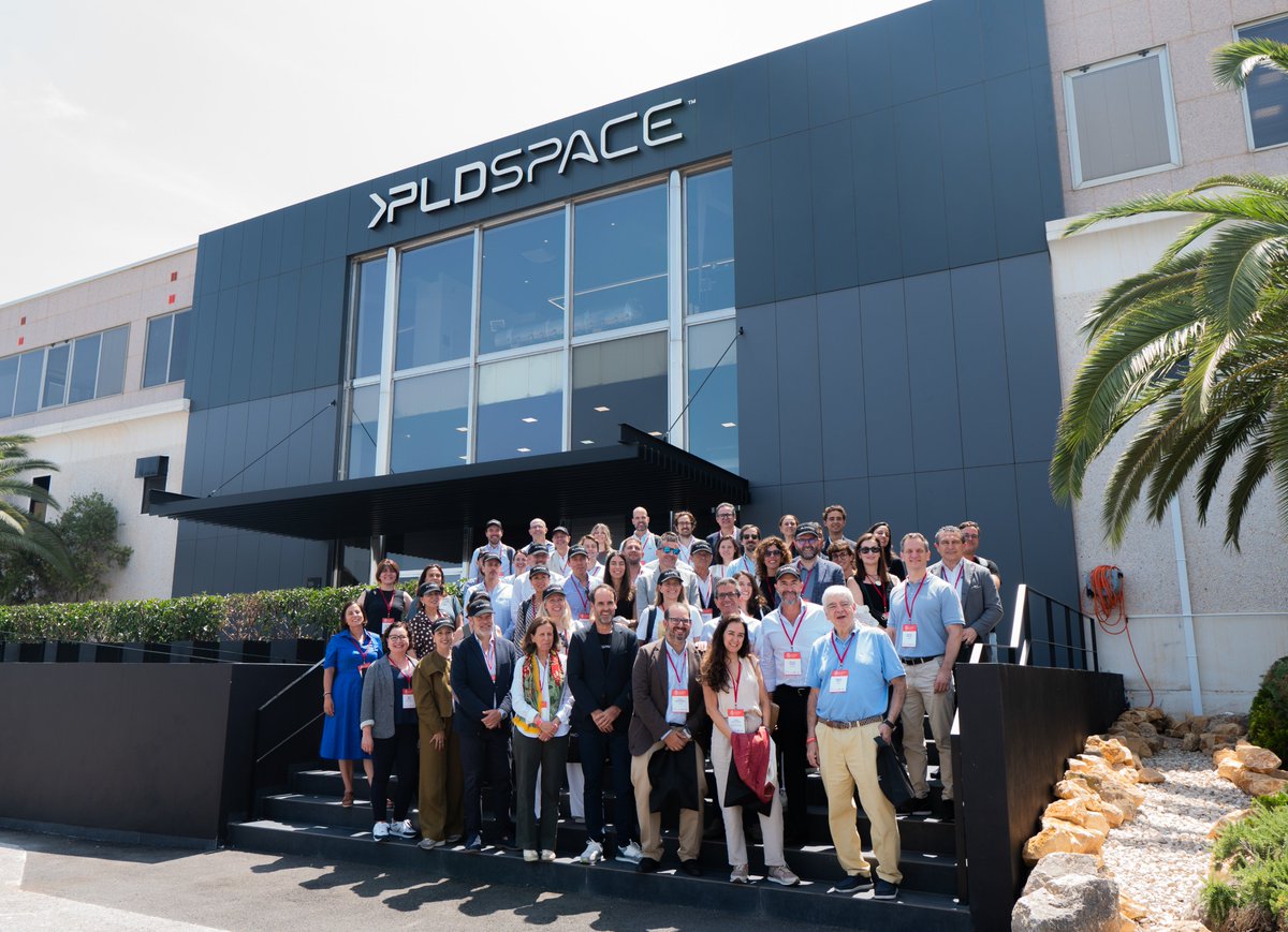 PLD_Space's tweet image. ✨ Hoy hemos tenido el honor de recibir al Foro de Marcas Renombradas Españolas (@BrandsofSpain) en nuestra sede central en Elche. Cerca de 60 miembros de esta organización, a la que PLD Space pertenece desde 2024, han tenido la oportunidad de conocer nuestra misión y visión de…
