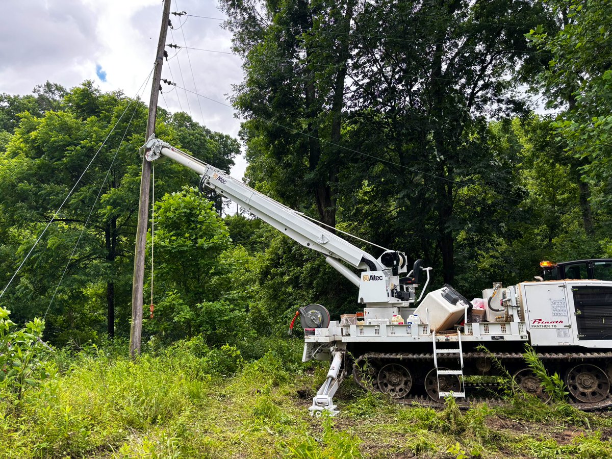 DE_KenzieB's tweet image. A glimpse of some of the damage @DukeEnergyIN crews are addressing in Bedford—one of our hardest areas. Stay away from power lines that have fallen or are sagging. Report them to Duke Energy by calling 800.228.8485, or by contacting your local emergency services department.