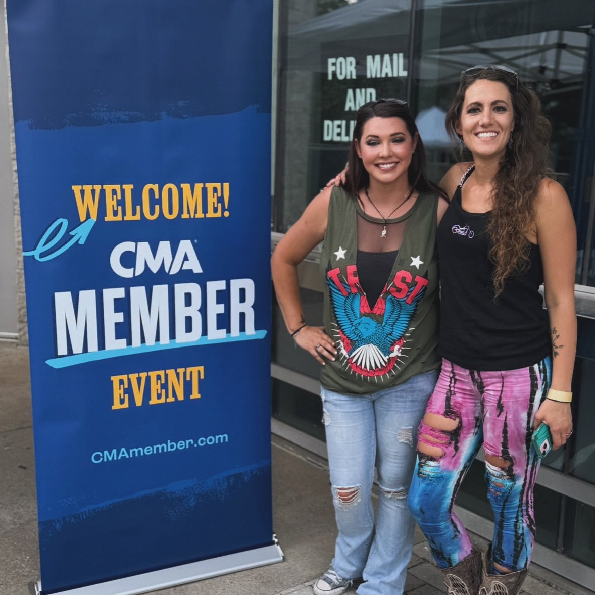 SarahAshleyNash's tweet photo. #tbt to the @cma members party!! Proud to be a member and proud my sis @amyjosmusic is as well! 

#member #party #cmafest #throwinitback #greatnight https://t.co/KW4WlqecfK